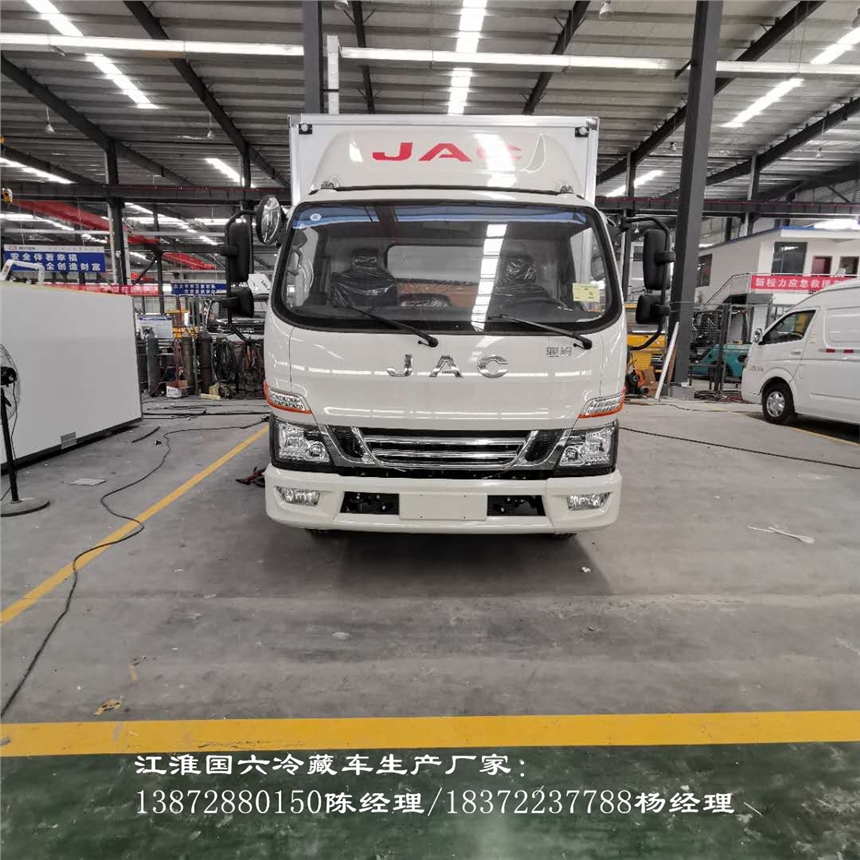 鹰潭市重汽豪沃NX5W6.8米国六冷藏车
